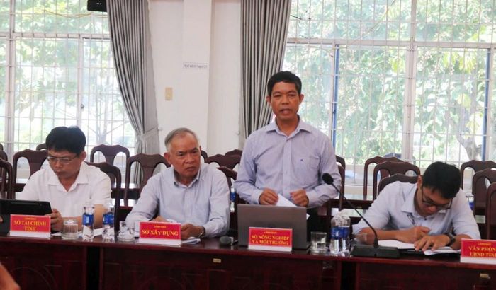  Lãnh đạo Sở Nông nghiệp và Môi trường phát biểu. 