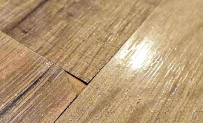 Để tránh sàn gỗ co ngót, cần hạn chế ánh nắng chiếu trực tiếp xuống sàn. (Ảnh: Sàn gỗ Á Châu)