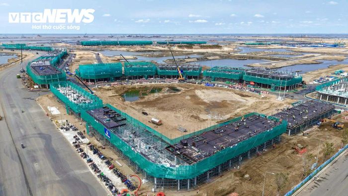 Sự xuất hiện của các đại đô thị tích hợp nhà ở, giáo dục, thương mại và dịch vụ đang góp phần hình thành những cực dân cư mới ngoài khu vực trung tâm.