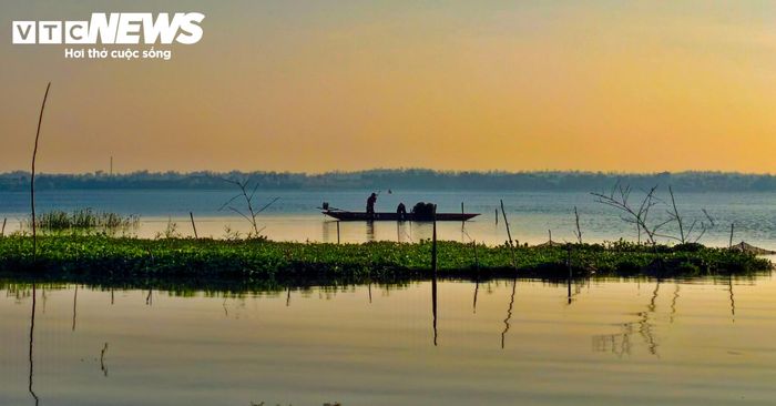 Bún tôm, bún rạm là món ăn sáng sáng đầy đủ dinh dưỡng cho người lao động bình dân hay học sinh vùng quanh đầm. Món bún đã trở thành điểm nhấn văn hóa ẩm thực độc đáo, thể hiện tấm lòng chân chất, bình dị của con người nơi đây.