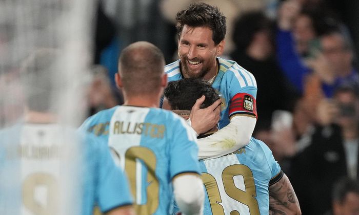 Messi ghi đậm dấu ấn trong trận đấu tôn vinh bản thân. Đội trưởng Argentina có 1 bàn thắng và 2 đường chuyền dẫn đến pha lập công của đồng đội. (Ảnh: Reuters)