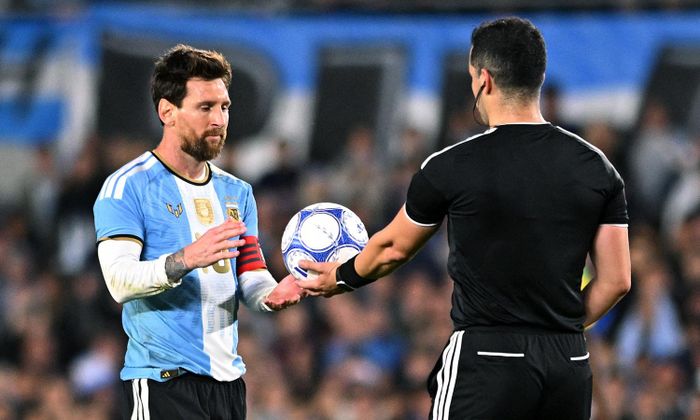 Messi kết thúc sự nghiệp lẫy lừng trong màu áo đội tuyển Argentina. (Ảnh: Reuters)