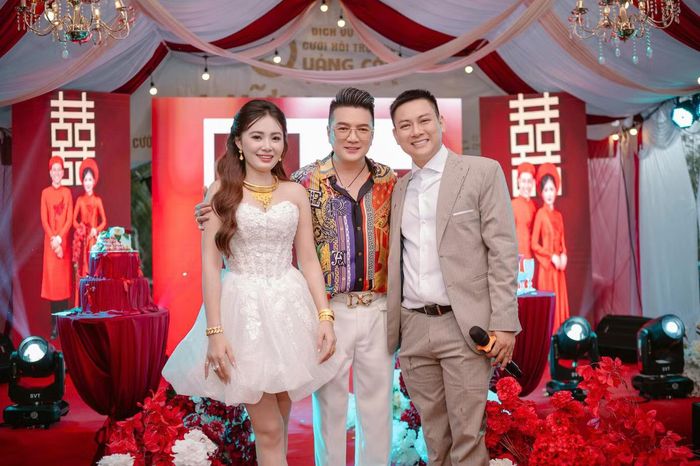 Đàm Vĩnh Hưng cũng gửi lời chúc tới Hoài Lâm và Ngọc Trinh, mong cặp đôi giữ được sự yêu thương, đồng hành trong cuộc sống.