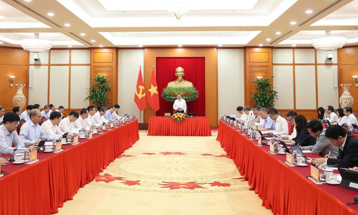 Tổng Bí thư, Chủ tịch nước Tô Lâm làm việc với Ban Chính sách, chiến lược Trung ương về phát huy sức mạnh tổng hợp của đội ngũ cán bộ các viện hàn lâm, viện nghiên cứu trong tham mưu chiến lược, sáng 1/10. (Ảnh: TTXVN)