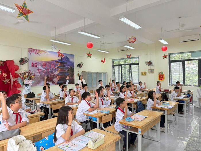 Giờ học của các em học sinh Trường Tiểu học và THCS Lý Thường Kiệt. Ảnh: NTCC.