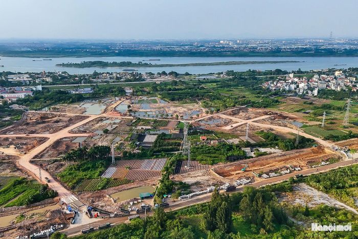 Theo thông tin từ UBND phường Thượng Cát, dự án có diện tích thu hồi hơn 18ha và đến nay đã hoàn thành toàn bộ công tác giải phóng mặt bằng. Mặt bằng đã được bàn giao cho Ban Quản lý để triển khai thi công. Phạm vi, ranh giới giải phóng mặt bằng dự án cũng được phường công khai tại khu vực phía trước cửa dự án.