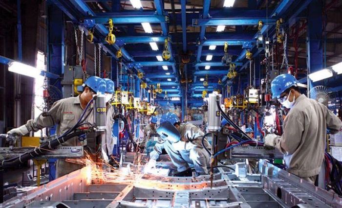 Cắt giảm thủ tục hành chính, khơi thông các nguồn lực, thúc đẩy tăng trưởng xanh... là chìa khóa để nâng cao hiệu quả và sức cạnh tranh của nền kinh tế. Ảnh minh hoạ: C.P