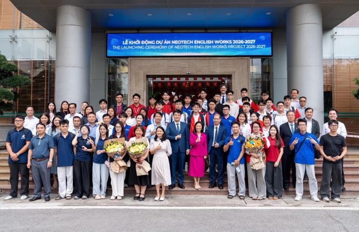 Chương trình vừa thúc đẩy việc dạy và học tiếng Anh, vừa tạo điều kiện giao lưu văn hóa giữa người Mỹ với học sinh, sinh viên người Việt.