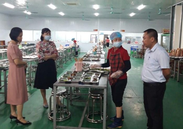 Hà Nội kiểm soát an toàn thực phẩm từ sản xuất tới bàn ăn. Ảnh: PV