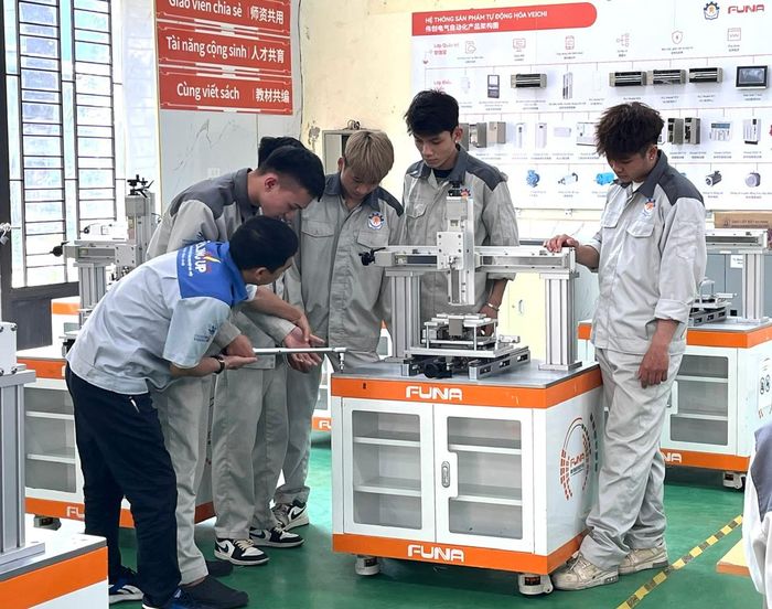 Hà Nội tiếp nhận 4 cơ sở giáo dục nghề nghiệp công lập thuộc Bộ Giáo dục và Đào tạo. Ảnh: Lê Nguyễn