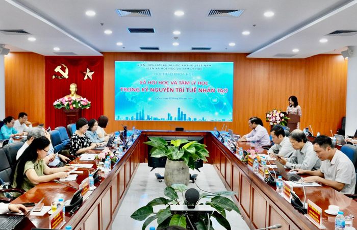 Các đại biểu tham luận tại hội thảo. Ảnh: Hữu Tiệp