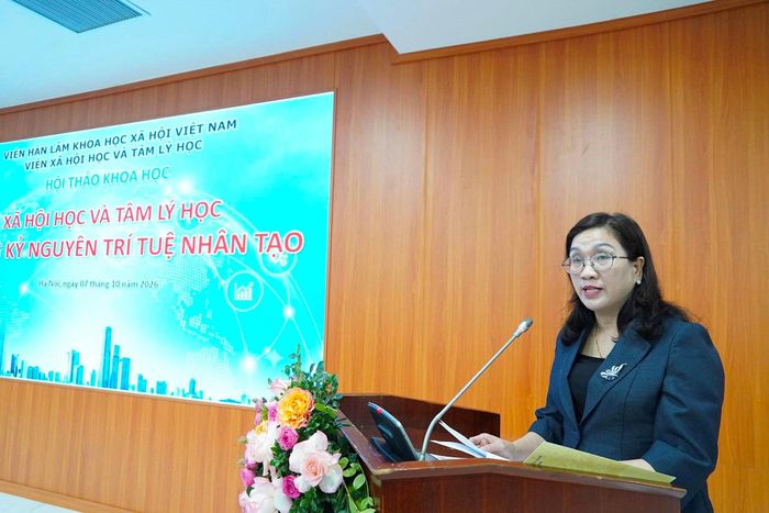 Tiến sĩ Đinh Thị Mai, Phó Chủ tịch Viện Hàn lâm Khoa học xã hội Việt Nam phát biểu. Ảnh: Minh Hồng