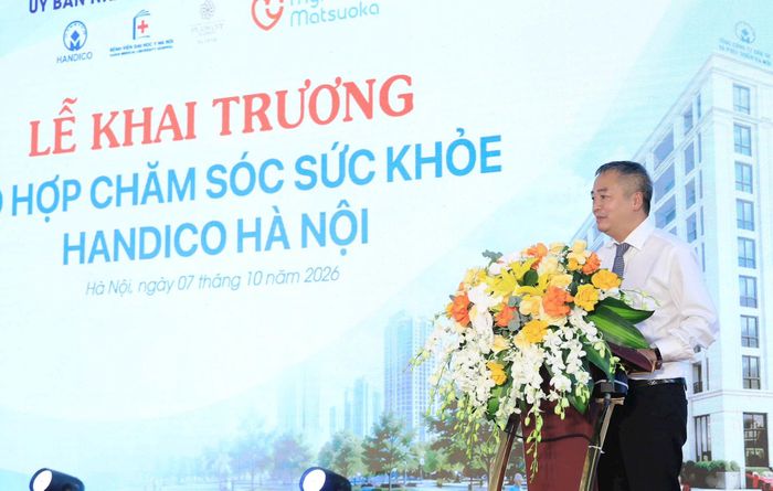 PGS.TS, bác sĩ Nguyễn Lân Hiếu, Giám đốc Bệnh viện Đại học Y Hà Nội phát biểu tại buổi lễ. Ảnh: Quang Thái
