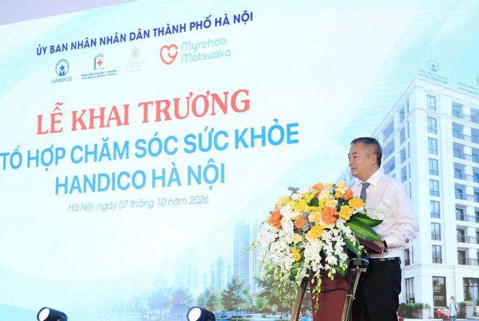 PGS.TS, bác sĩ Nguyễn Lân Hiếu, Giám đốc Bệnh viện Đại học Y Hà Nội phát biểu tại buổi lễ. Ảnh: Quang Thái