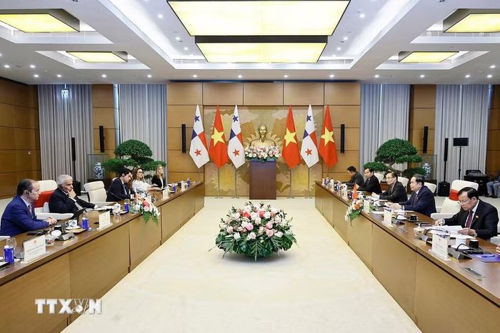 Chủ tịch Quốc hội Trần Thanh Mẫn hội kiến Tổng thống Panama José Raúl Mulino Quintero. Ảnh: TTXVN