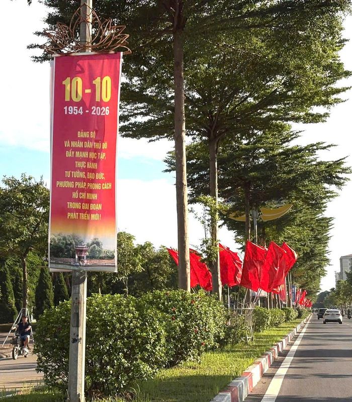 Hoạt động tuyên truyền không chỉ góp phần làm đẹp cảnh quan mà còn tạo không khí thi đua trong cán bộ, đảng viên và nhân dân. Ảnh: PV