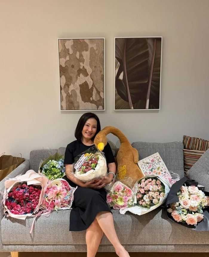 Hồng Đào ở tuổi 64 trẻ đẹp và có sự nghiệp thăng hoa.