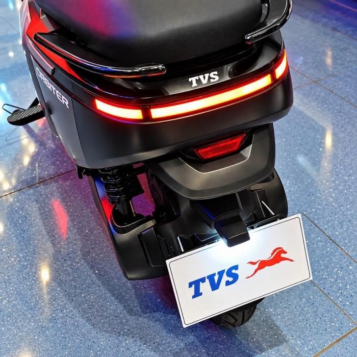 Trang bị trên Orbiter cũng khá đáng chú ý trong phân khúc xe tay ga điện đô thị.