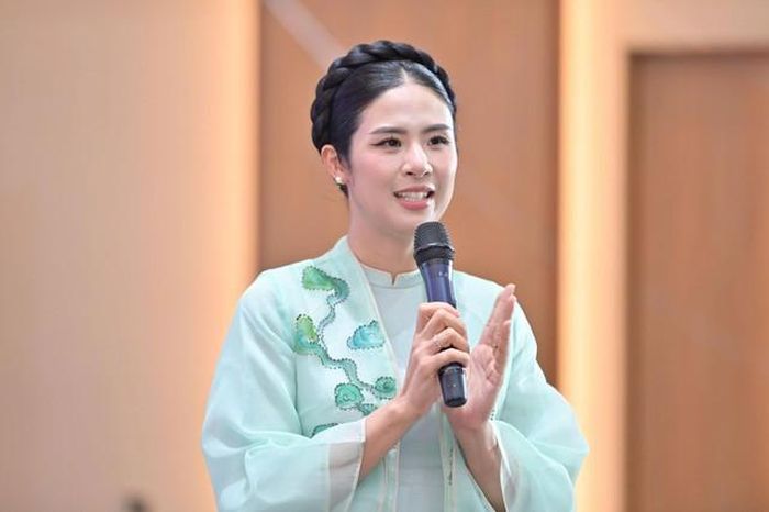 “Hoa hậu Việt Nam là một trong những bệ phóng quan trọng nhất để có Ngọc Hân của ngày hôm nay. Vì thế, được trở về và góp một phần nhỏ để giúp các em đẹp hơn, tự tin hơn trong hành trình mà mình từng đi qua là cảm xúc rất đặc biệt”, Ngọc Hân chia sẻ.