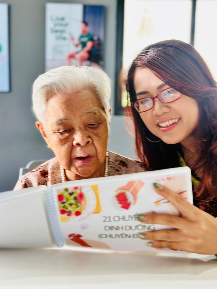 Không chỉ đồng hành cùng gia đình, chị Bùi Thị Kim Ngân tích cực lan tỏa kiến thức dinh dưỡng khoa học và cảm hứng sống khỏe tới cộng đồng.