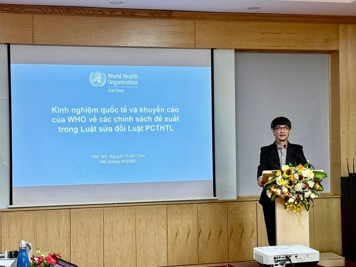 Ông Nguyễn Tuấn Lâm - chuyên gia của Tổ chức Y thế giới tại Việt Nam trình bày tham luận tại hội thảo. Ảnh: Cục Phòng bệnh