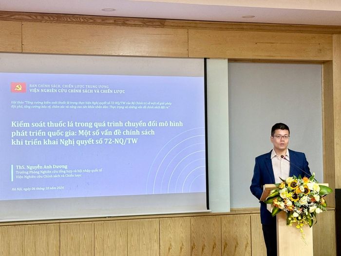 Ông Nguyễn Anh Dương, Trưởng Phòng Nghiên cứu tổng hợp và hội nhập quốc tế, Viện Nghiên cứu Chính sách và Chiến lược tham luận. Ảnh: Cục Phòng bệnh