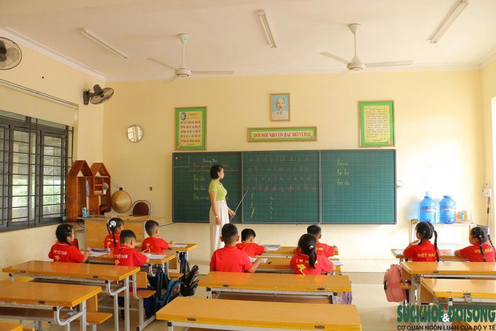 Trường Tiểu học Quỳnh Tam được đầu tư khang trang, đồng bộ, đáp ứng tốt hơn nhu cầu dạy và học. Ảnh: Song Hoàng.