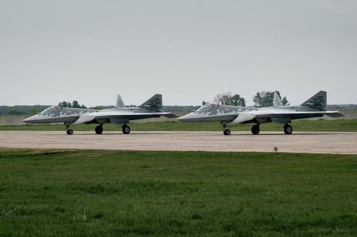 Nhưng cần nói thêm, cách đây chỉ một tháng, New Delhi vẫn khẳng định sẽ không mua Su-57, bởi nhận thấy chiến đấu cơ này chưa đáp ứng đầy đủ yêu cầu đặt ra, để nhận được hợp đồng, rõ ràng Moskva cần phải cố gắng nhiều hơn, đặc biệt là cải tiến kỹ thuật.