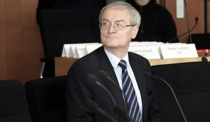 Vụ án được phát hiện trong quá trình điều tra một vụ án khác liên quan doanh nhân Christina Block. Khi khám xét nơi ở của Hanning, các điều tra viên phát hiện thiết bị lưu trữ chứa tài liệu mật của BND, từ đó mở rộng cuộc điều tra.