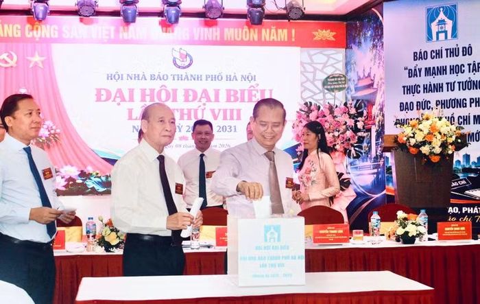 Các đạo biểu tiến hành bỏ phiếu bầu Ban chấp hành Hội Nhà báo thành phố Hà Nội lần thứ VIII nhiệm kỳ 2026-2031