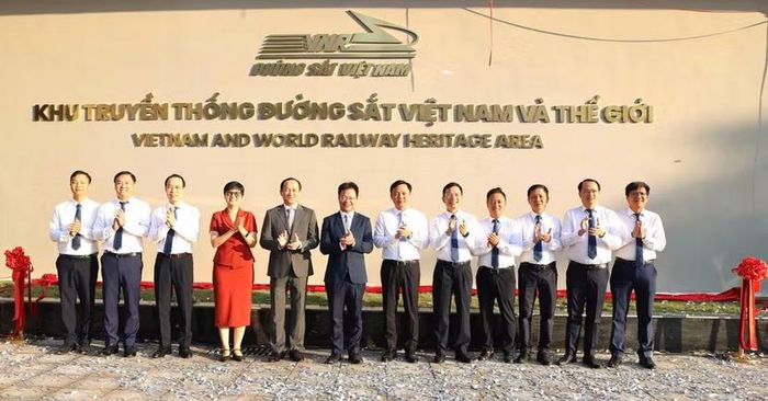 Khu truyền thống đường sắt Việt Nam và thế giới vừa được Tập đoàn Đường sắt quốc gia Việt Nam khánh thành vào sáng 8/10
