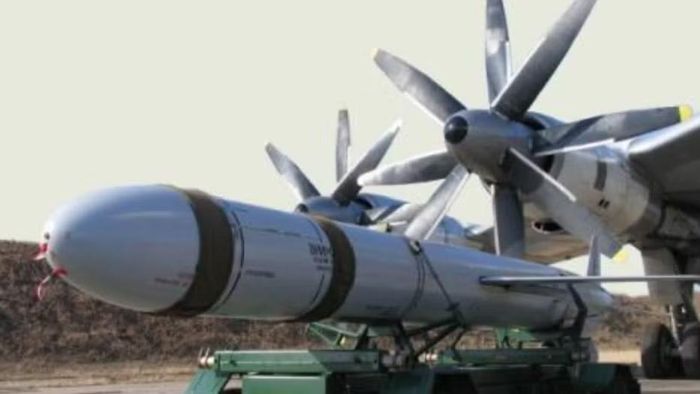 Tên lửa có tầm bắn khoảng 2.500 km, cho phép Tu-95MS phóng vũ khí từ cách xa khu vực phòng không mục tiêu.