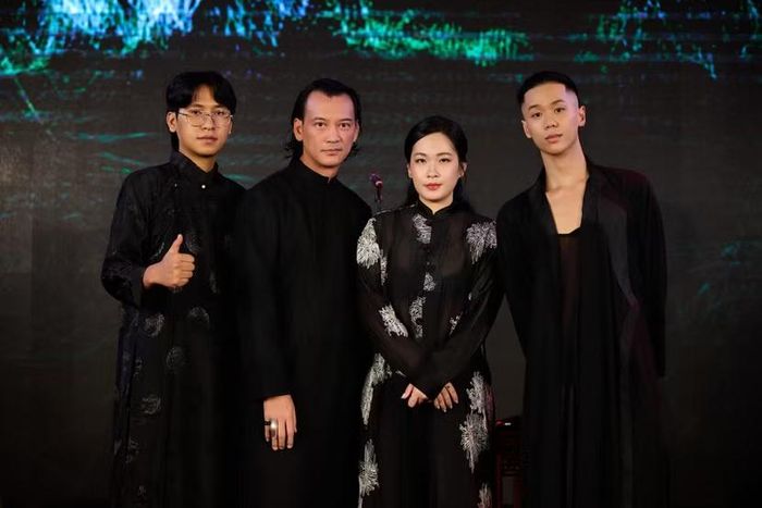 Giao Collective gồm bốn nghệ sĩ Trí Minh, Vũ Thủy Tiên, Phan Mạnh Thắng và Trần Trọng Gia Bách