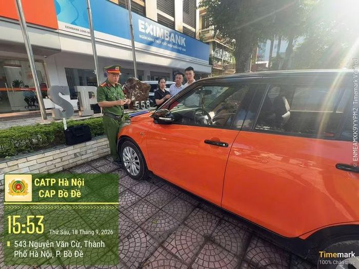 Công an phường Bồ Đề xử phạt tại chỗ các trường hợp vi phạm