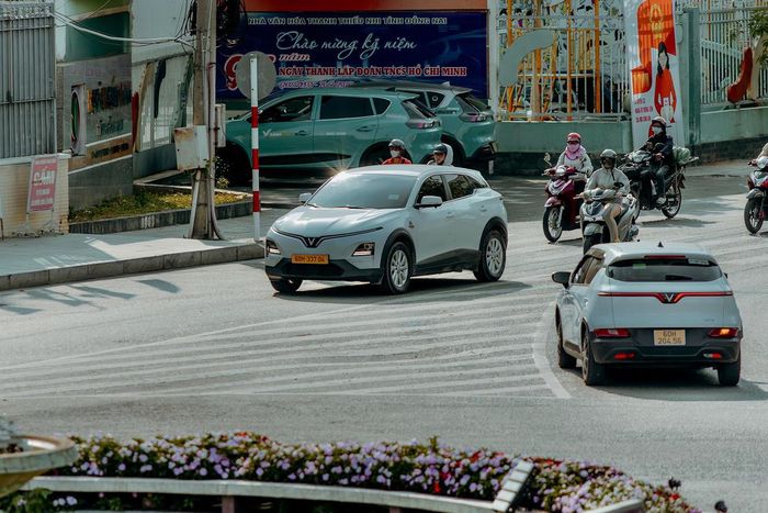 Những mẫu xe nhỏ, xe đô thị và các mẫu phục vụ gia đình hoặc kinh doanh đang đóng góp đáng kể vào doanh số của VinFast.