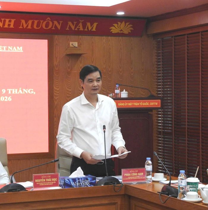 Ông Phan Công Nam, Ủy viên BCH Đảng bộ MTTQ, các đoàn thể Trung ương, Phó Chủ nhiệm Thường trực UBKT Đảng Ủy MTTQ, các đoàn thể Trung ương phát biểu tại Hội nghị.