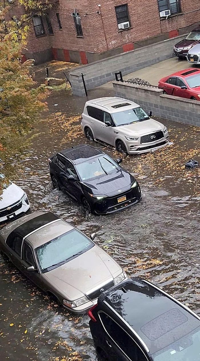 Hình ảnh mưa ngập ở New York vào tháng 10/2025. Ảnh: Reuters.