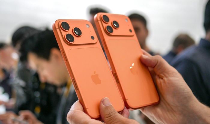  Sản phẩm Apple có biên độ rớt giá khoảng 20%/năm trong 2 năm đầu sau khi ra mắt. Ảnh: The Verge. 