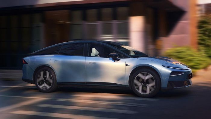  Chiếc XPeng P7 sedan có khả năng tự lái. Ảnh: XPeng.