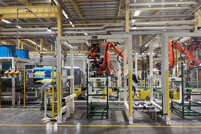  AI đảm nhiệm một phần công việc hoặc giúp nhân viên xử lý công việc nhanh hơn. Ảnh: Reuters. 