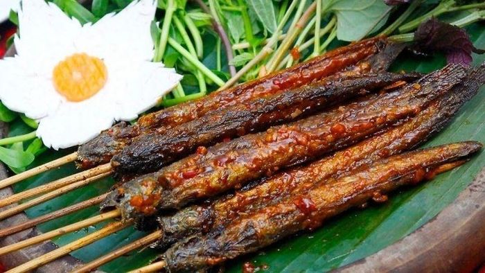  Cá chạch chứa DHA và EPA, hai axit béo omega-3 quan trọng đối với hoạt động của não bộ, thị lực và sức khỏe tim mạch.
