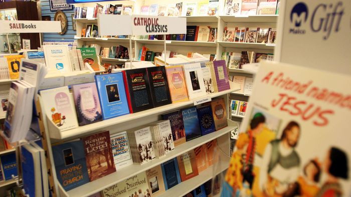  Các tác phẩm tôn giáo ghi nhận tín hiệu bán ra tích cực. Ảnh: Reuters. 