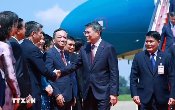  Đoàn đại biểu đón tiếp Thủ tướng Việt Nam Lê Minh Hưng và Đoàn đại biểu cấp cao Việt Nam. Ảnh: Dương Giang/TTXVN. 