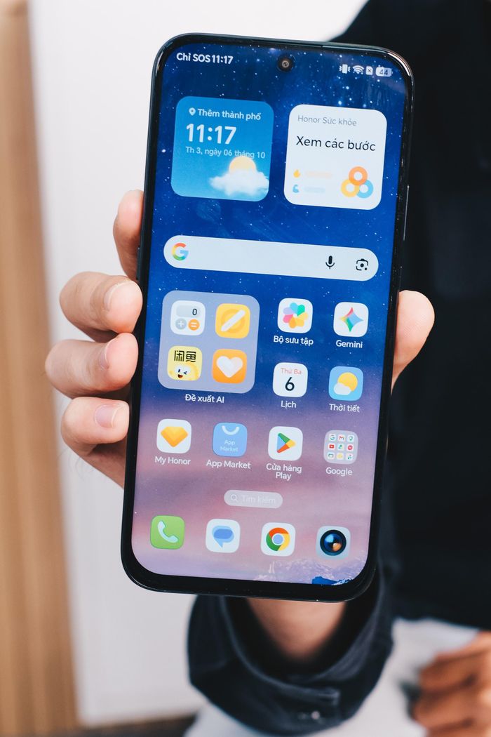 HONOR 600S vẫn hoạt động bình thường sau khi thả rơi xuống nền cứng.