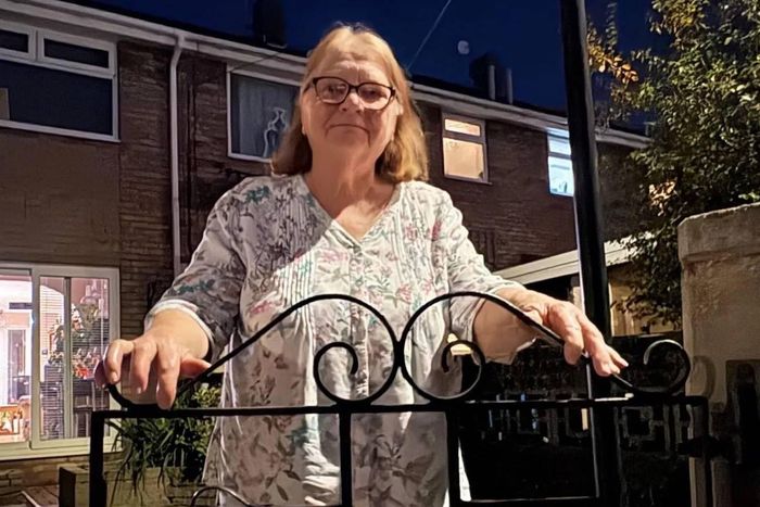  Bushby sắp về đến ngôi nhà nơi mẹ, bà Angela, vẫn đang chờ ông. Ảnh: BBC. 
