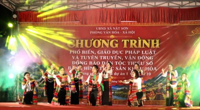 Điểm nhấn của chương trình là các tiết mục, tiểu phẩm sân khấu hóa gần gũi, sinh động