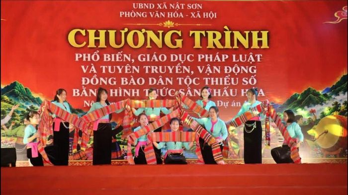 Từ sân khấu nhỏ, ý thức sống và làm việc theo pháp luật từng bước lan tỏa trong cộng đồng Nật Sơn