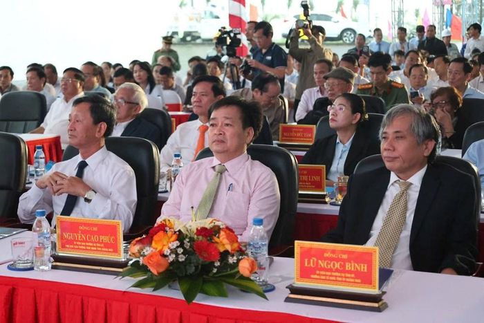 Đại biểu tham dự buổi lễ