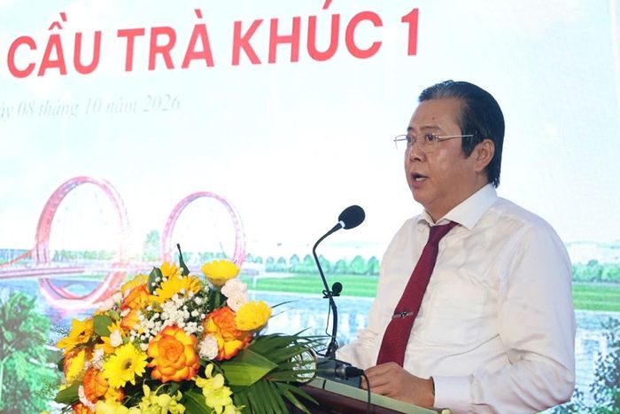 Ông Trần Hoàng Vĩnh, Giám đốc Ban Quản lý dự án đầu tư xây dựng các công trình giao thông tỉnh Quảng Ngãi phát biểu