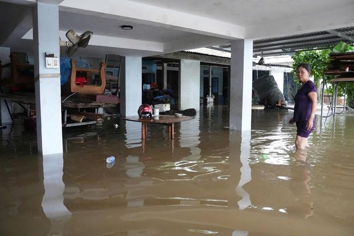 Mưa lớn khiến nhiều khu dân cư tại xã Vạn Tường ngập sâu